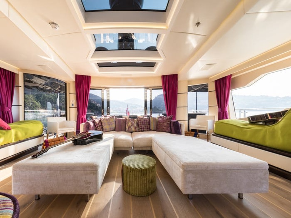 Chiêm ngưỡng “siêu du thuyền” carbon dát vàng đầu tiên trên thế giới - 7 Chiêm ngưỡng “siêu du thuyền” carbon dát vàng đầu tiên trên thế giới - 7