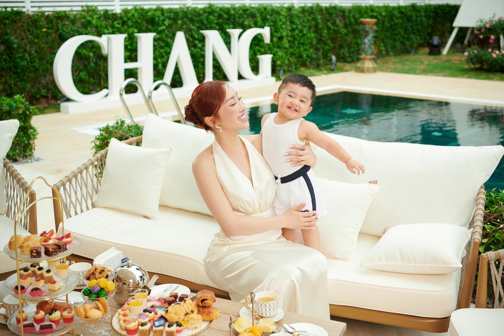 Vợ kém 16 tuổi của Chi Bảo: Chồng cưng chiều, sắc vóc trông mòn con mắt - 3