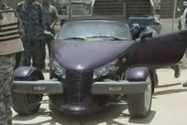 Tìm thấy 5 chiếc xe đắt tiền của con trai Saddam Hussein (kèm video)
