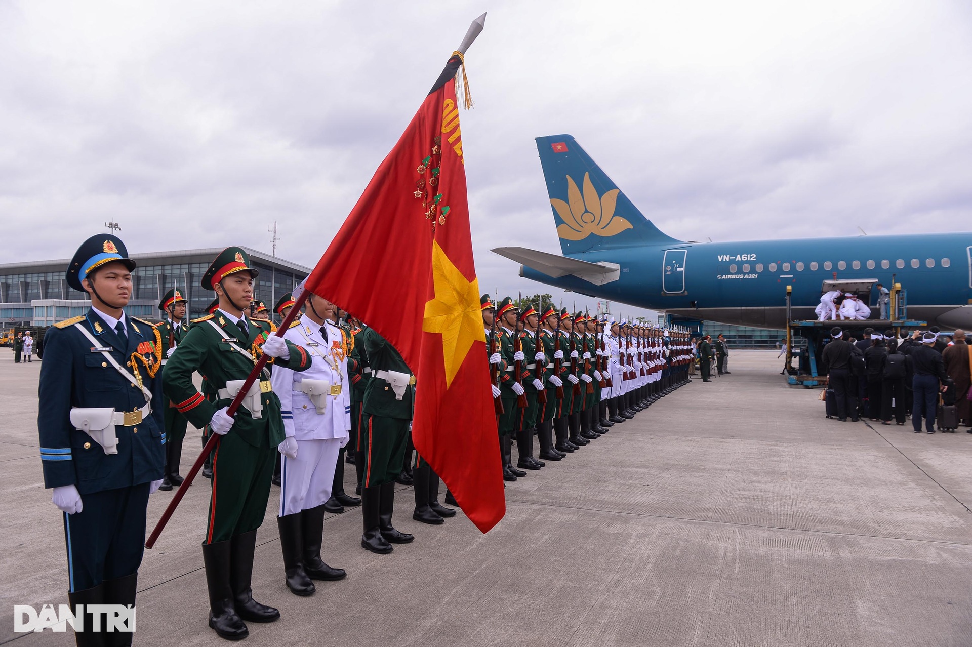 Tiễn biệt nguyên Chủ tịch nước Trần Đức Lương về quê nhà Quảng Ngãi - 13 Tiễn biệt nguyên Chủ tịch nước Trần Đức Lương về quê nhà Quảng Ngãi - 13