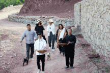 Hội bạn thân rủ nhau "bỏ phố về quê", thuê mảnh đất 1.000 m2 làm trang trại