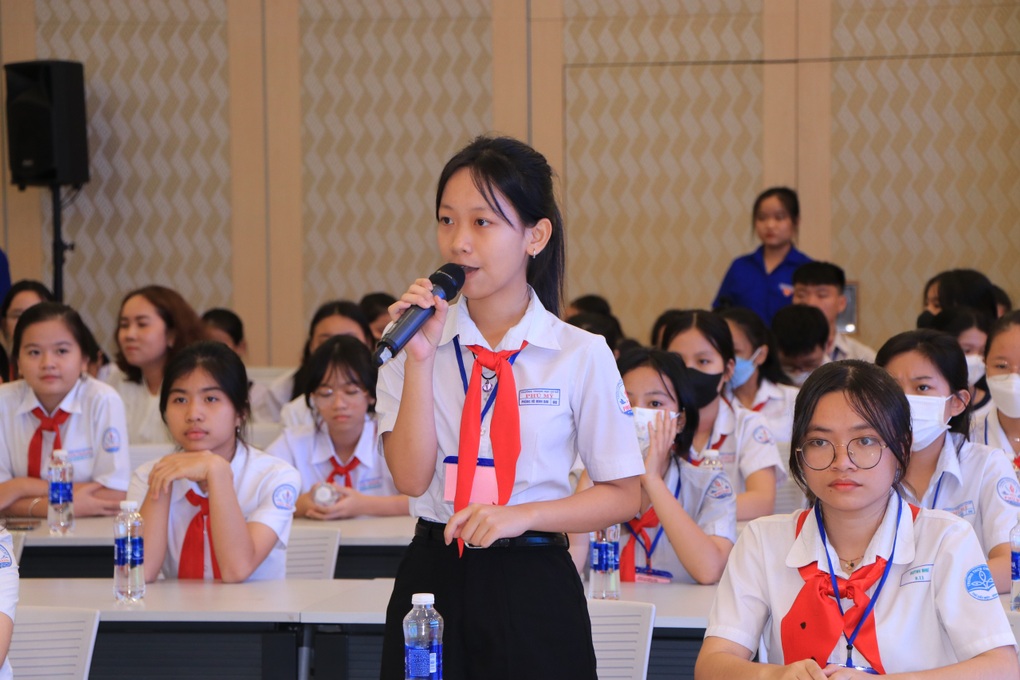 Lãnh đạo tỉnh Bình Dương đối thoại cùng trẻ em - 2 Lãnh đạo tỉnh Bình Dương đối thoại cùng trẻ em - 2