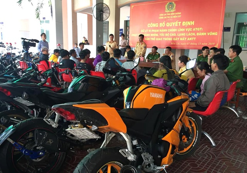 Mạnh tay xử lý “quái xế”, ngăn chặn nguy cơ tai nạn giao thông - 4 Mạnh tay xử lý “quái xế”, ngăn chặn nguy cơ tai nạn giao thông - 4