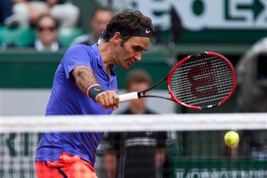 Federer, Wawrinka đi tiếp, Halep thành khán giả