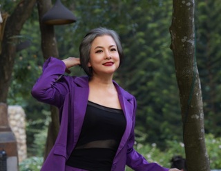 NSND Thu Quế kể lý do để tóc bạc trắng - 5