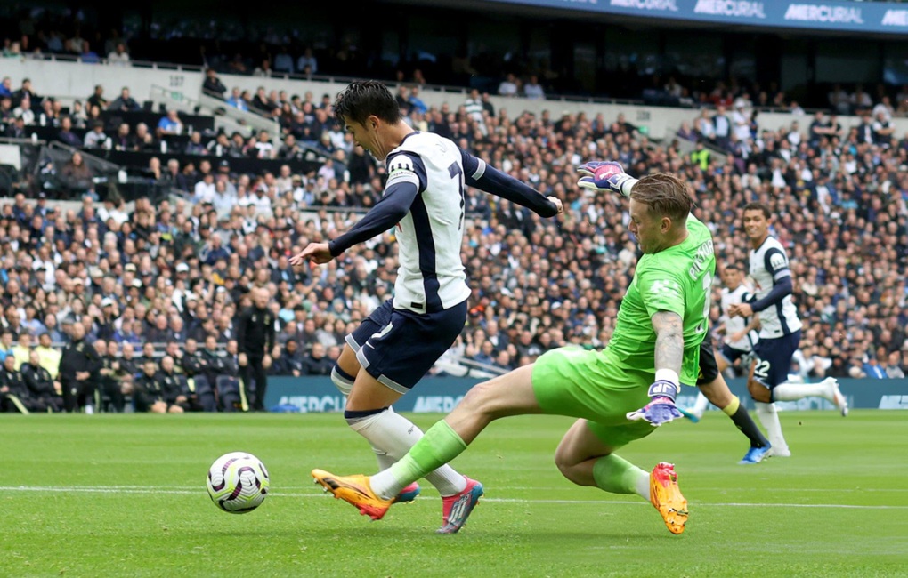Tottenham thắng đậm, Arsenal vượt qua thử thách ở Villa Park - 2 Tottenham thắng đậm, Arsenal vượt qua thử thách ở Villa Park - 2