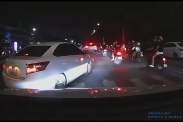 Xe phân khối lớn phóng nhanh, gây tai nạn nghiêm trọng cho người đi đường