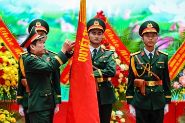 Báo Quân đội nhân dân đón nhận Huân chương Bảo vệ Tổ quốc hạng Ba