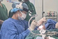Muỗng nhựa rơi vào đường thở bé trai hơn 4 tuổi