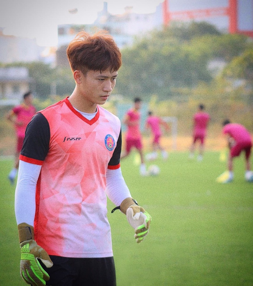 Chân dung chàng thủ thành điển trai thi đấu cho CLB Sài Gòn - 2 Chân dung chàng thủ thành điển trai thi đấu cho CLB Sài Gòn - 2