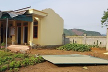 Mưa lớn, lốc xoáy khiến trường học, trạm xá xã nghèo biên giới hư hỏng nặng