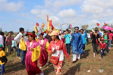 Hàng ngàn người dự lễ hội Nghinh Ông