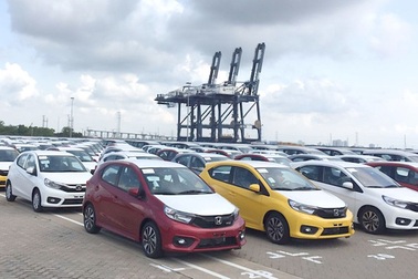 Chạy doanh số cuối năm, giá xe Indonesia nhập về xuống mức "siêu rẻ"