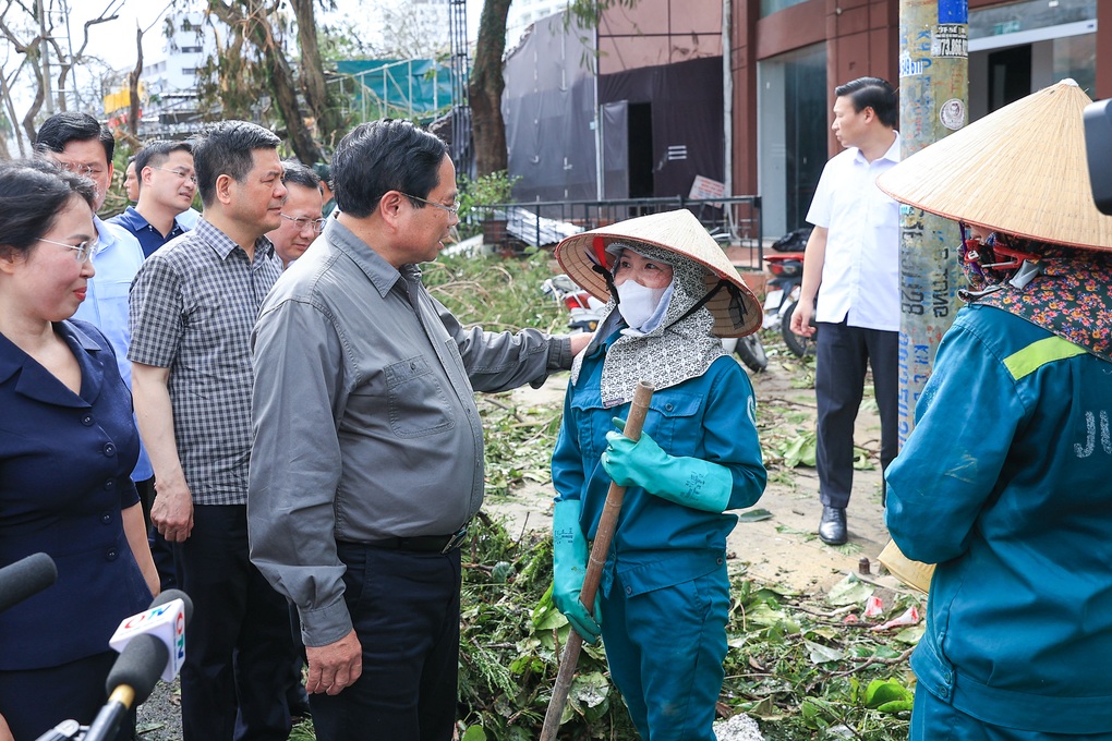Thủ tướng về tâm bão động viên nhân dân, chỉ đạo khắc phục hậu quả bão Yagi - 3 Thủ tướng về tâm bão động viên nhân dân, chỉ đạo khắc phục hậu quả bão Yagi - 3