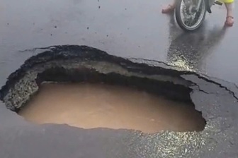 Xuất hiện "hố tử thần" trên quốc lộ 1 đoạn qua tỉnh Đắk Lắk