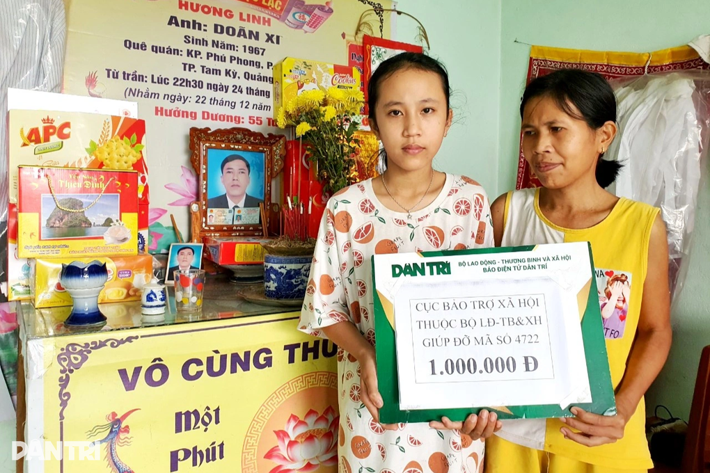 Hơn 120 triệu đồng đến người vợ mù nuôi hai con thơ trong cảnh khốn cùng - 2 Hơn 120 triệu đồng đến người vợ mù nuôi hai con thơ trong cảnh khốn cùng - 2