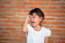 Con luôn miệng nói "không", phụ huynh phải dạy dỗ thế nào?