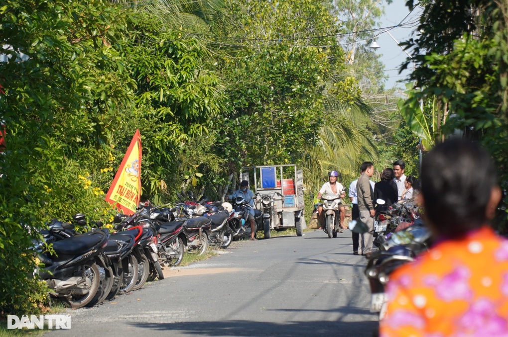 Bắt giam cựu Trung úy công an giết bạn gái, phi tang xác xuống sông - 2 Bắt giam cựu Trung úy công an giết bạn gái, phi tang xác xuống sông - 2