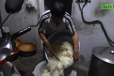 Ngôi làng thức giấc lúc 2h sáng Tết diệt sâu bọ