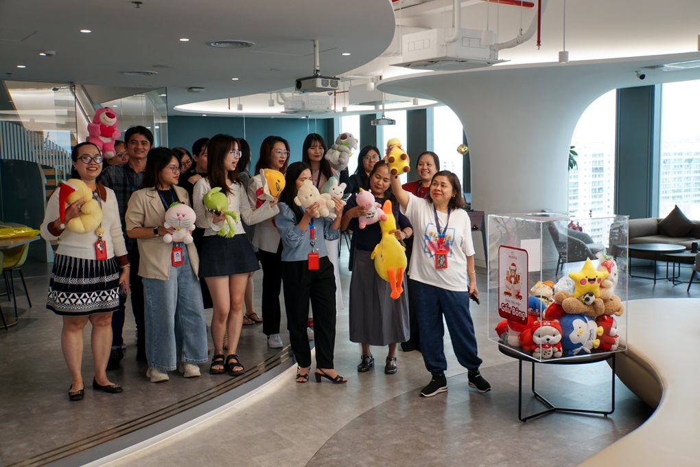 Prudential Vietnam menyebarkan kasih sayang Natal kepada pasien anak melalui kegiatan komunitas - 3 Prudential Việt Nam lan tỏa yêu thương mùa Giáng sinh đến bệnh nhi qua hoạt động cộng đồng - 3