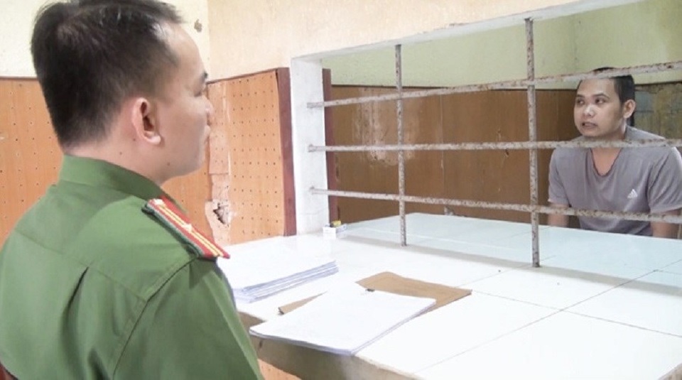 Giả danh công an lừa đảo nhiều tỷ đồng - 2 Giả danh công an lừa đảo nhiều tỷ đồng - 2