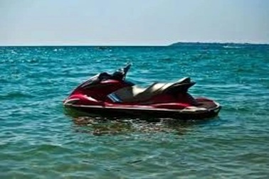 Thanh niên còn sống sau 3 ngày bị sóng đánh dạt ra biển: Điều không ai ngờ