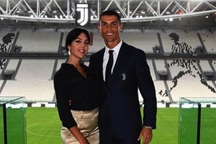 Dính nghi án hiếp dâm, C.Ronaldo vẫn được bạn gái tin tưởng
