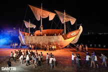 Hoành tráng đêm diễn "Chuyến tàu huyền thoại" mở màn Lễ hội Sông nước TPHCM