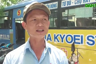 Tài xế xe buýt kể lại lúc bị thanh niên ngáo đá cầm dao khống chế