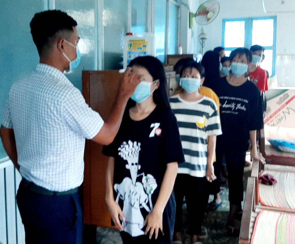 Học sinh khó khăn không thể mua thiết bị học online, đề xuất tỉnh xem xét - 1 Học sinh khó khăn không thể mua thiết bị học online, đề xuất tỉnh xem xét - 1