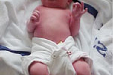 May tã cho trẻ, nên tránh loại vải nào?