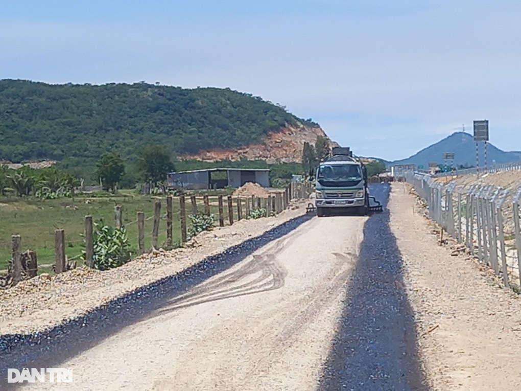 Ì ạch thi công hầm chui, đường gom cao tốc Vĩnh Hảo - Phan Thiết - Dầu Giây - 1 Ì ạch thi công hầm chui, đường gom cao tốc Vĩnh Hảo - Phan Thiết - Dầu Giây - 1