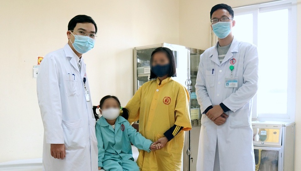 Bé gái 7 tuổi vô tình được phát hiện u quái trong bụng nhờ bị viêm phổi - 3 Bé gái 7 tuổi vô tình được phát hiện u quái trong bụng nhờ bị viêm phổi - 3