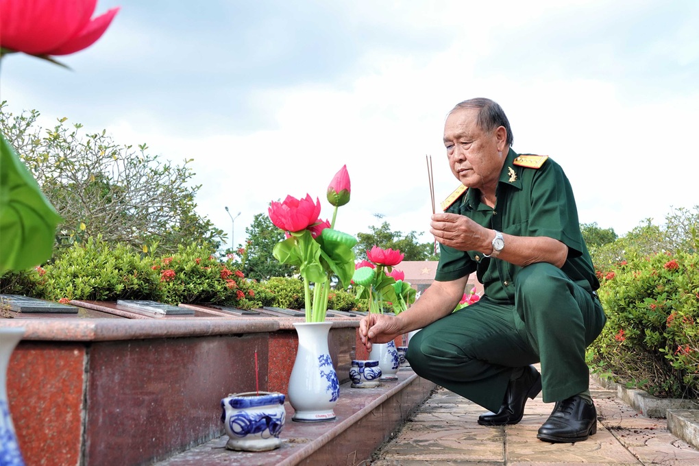 Lời hứa của người lính già cả đời đi tìm hài cốt đồng đội - 1 Lời hứa của người lính già cả đời đi tìm hài cốt đồng đội - 1