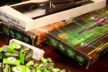 Phát hiện 13 bao đựng súng ngắn cấm nhập khẩu