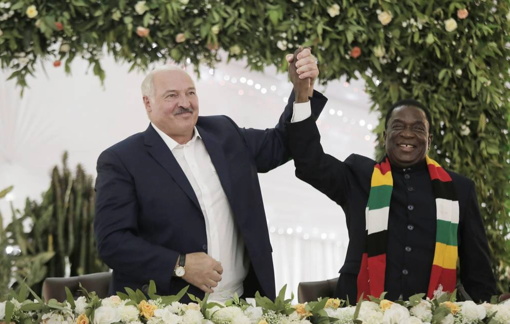 Món quà đặc biệt Tổng thống Belarus nhận được từ Zimbabwe - 1 Món quà đặc biệt Tổng thống Belarus nhận được từ Zimbabwe - 1