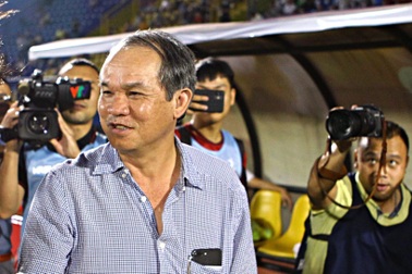 Bầu Đức tìm lại niềm vui với chăn nuôi heo, bò