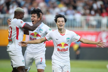 Văn Toàn lại ghi bàn, HA Gia Lai đánh bại CLB Thanh Hóa