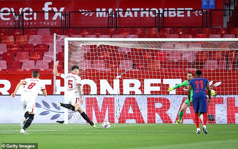 Luis Suarez gây thất vọng, Atletico thua cay đắng Sevilla - 2 Luis Suarez gây thất vọng, Atletico thua cay đắng Sevilla - 2
