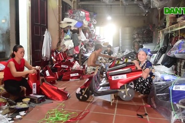 Đột nhập xưởng sản xuất hàng ngàn xe SH đắt đỏ... cho người cõi âm