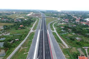 Thu phí quốc lộ 5: Doanh nghiệp không thu thì nhà nước cũng thu?