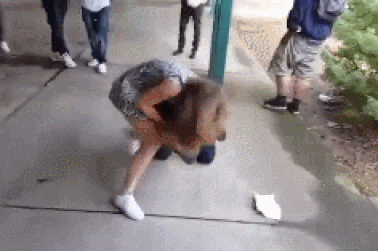 Clip “nữ sinh dạy cho kẻ bắt nạt một bài học” khiến dân mạng thán phục