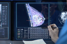 Vỡ túi nâng ngực khi đang mang thai 5 tháng