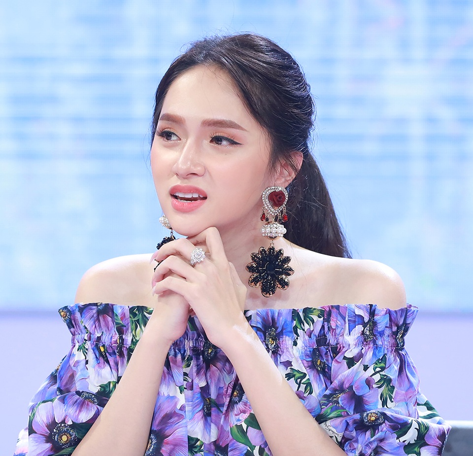 Hương Giang nghẹn ngào khi Mỹ Tâm, Nguyễn Quang Dũng “chất vấn” giới tính - 3 Hương Giang nghẹn ngào khi Mỹ Tâm, Nguyễn Quang Dũng “chất vấn” giới tính - 3