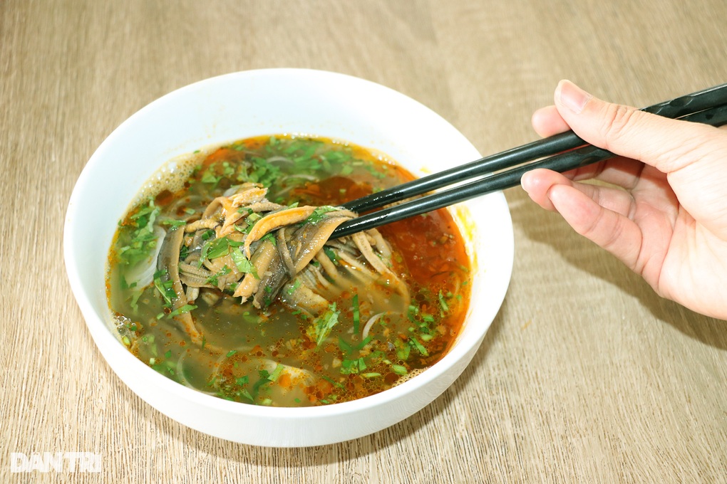 Chủ cửa hàng treo biển “xin bớt một con lươn” để không tăng giá đồ ăn - 2