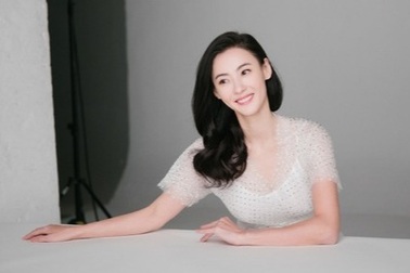 Trương Bá Chi cãi nhau với tiếp viên, bị “đuổi” khỏi máy bay