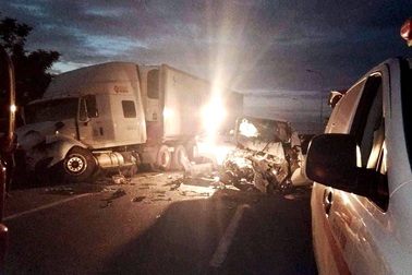 Xe đi rước dâu gặp nạn thảm khốc, 13 người tử vong