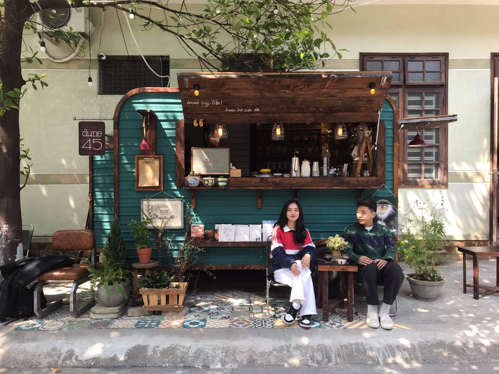 Quán cà phê trên chiếc ô tô tự chế của nhóm bạn trẻ ở Đà Nẵng - 3 Quán cà phê trên chiếc ô tô tự chế của nhóm bạn trẻ ở Đà Nẵng - 3