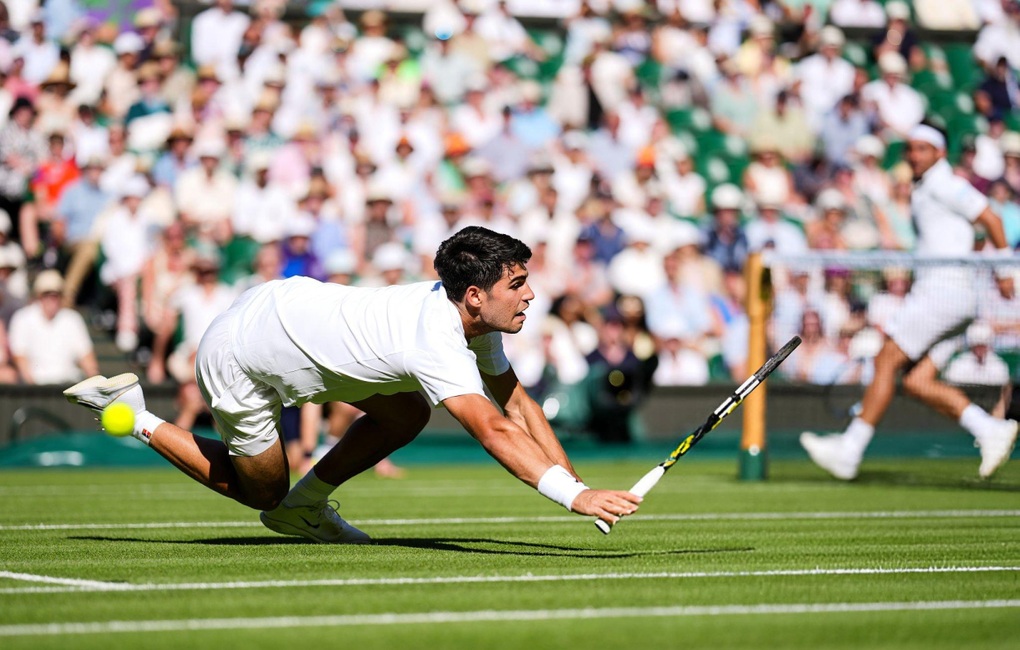 Alcaraz thắng nhọc nhằn, Medvedev và Rune sớm chia tay Wimbledon - 3 Alcaraz thắng nhọc nhằn, Medvedev và Rune sớm chia tay Wimbledon - 3