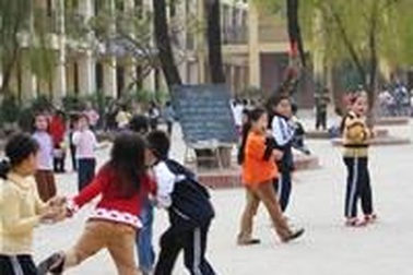 Bớt tiền ăn của học sinh để lập “quỹ đen”